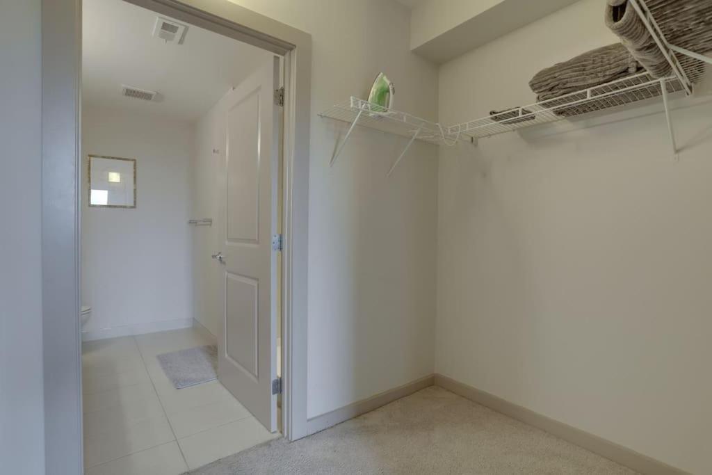 Wonderful 2Br Apartment At Crystal City Арлингтон Экстерьер фото
